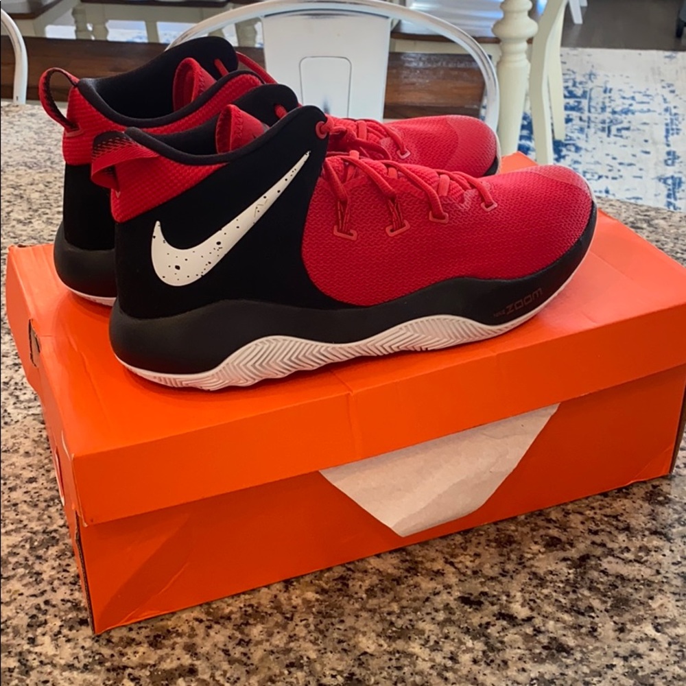 Men’s Nike zoom rev II shoes, size 12.5